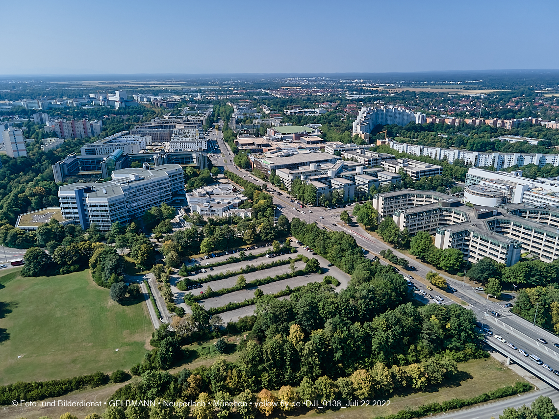 22.07.2022 - ehemaliges Alliant-Versicherungsgebäude und Wohnring in Neuperlach